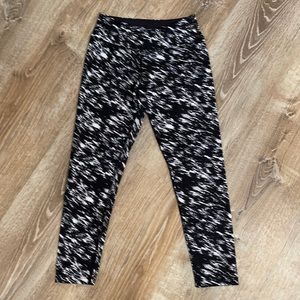 beyond yoga cropped leggings